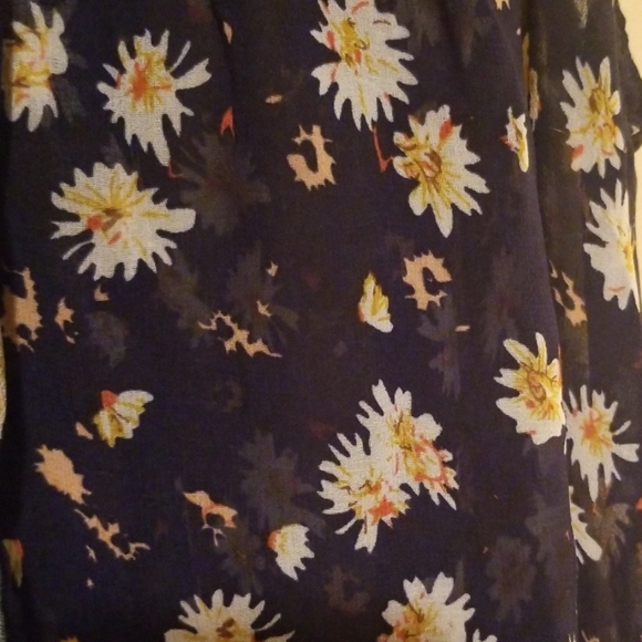 Collared tank top blouse - Picture 2 of 4